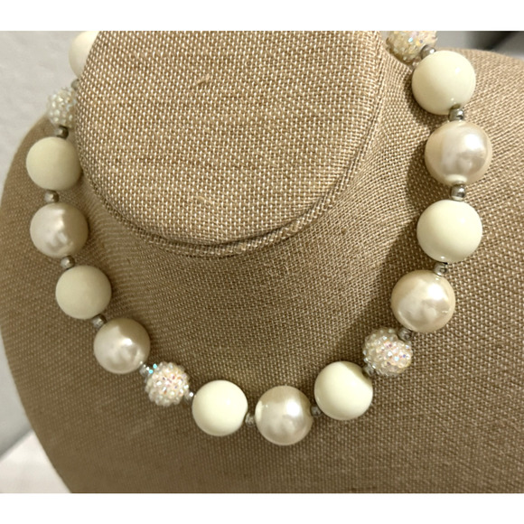 Large Ivory-White Beaded Bubblegum Necklace Chocker 7-1/2 - Picture 2 of 4